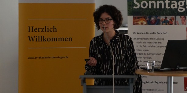 Einer der Impulsvorträge: Wie kann Sorgearbeit gerecht unter den Geschlechtern aufgeteilt werden? Friederike Theile, Geschäftsführerin des Landesfrauenrats Thüringen. Foto: EAT