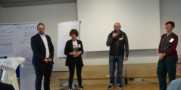 Die offene Atmosphäre der Tischrunden kam gut an. Im Gespräch war auch Ann-Sophie Bohm (rechts), Landessprecherin Bündnis 90/Die Grünen. Foto: EAT