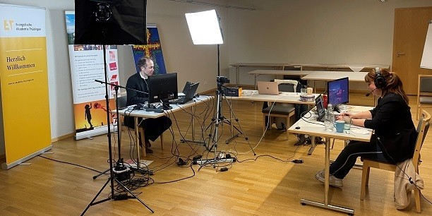 Technik statt Publikum im Konferenzraum: Die 7. Thüringer Arbeitszeitkonferenz war die erste Veranstaltung dieser Reihe, die ausschließlich online stattfand. Foto: © EAT