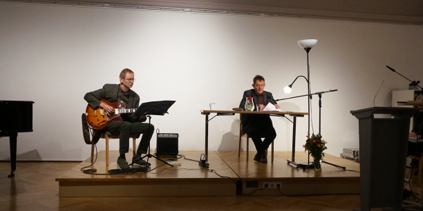 Dialogisch-musikalische Lesung von Henning Peker und Eckart Gleim mit Liedern und Versen von Junger Gemeinde und FDJ. Foto: © Wollenhaupt-Schmidt/EAT