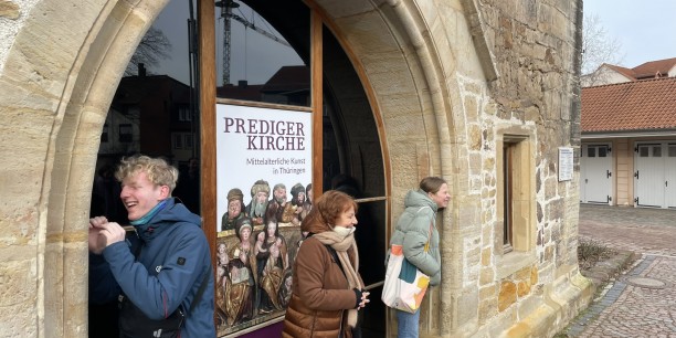 Bei einer Stadtführung lernte die Gruppe Eisenach besser kennen - zum Beispiel einen Flüsterbogen - und hörte, wie es war, dort zu DDR-Zeiten jung zu sein. Foto: © Justus Müller