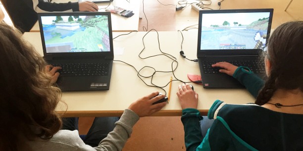 Mit dem Spiel Minecraft erstellten die Jugendlichen Dorfgemeinschaften, in denen sie virtuell zusammenlebten. Foto © EAT