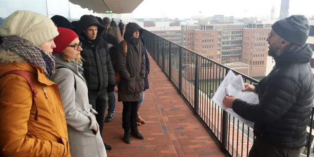 Bei zwei Stadtführungen ging es in die Hamburger Altstadt und Hafencity, unter anderem auch auf die oberen Stockwerke der Elbphilharmonie. Foto: © EAT