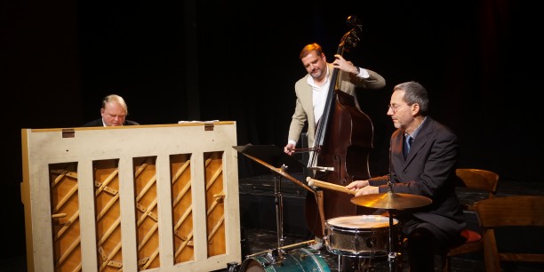 Nach der Buchpräsentation gab das Wölk-Trio ein Konzert und präsentierte Jazz-Variationen bekannter Choräle und Lieder aus der Lutherzeit. Foto: ©EAT
