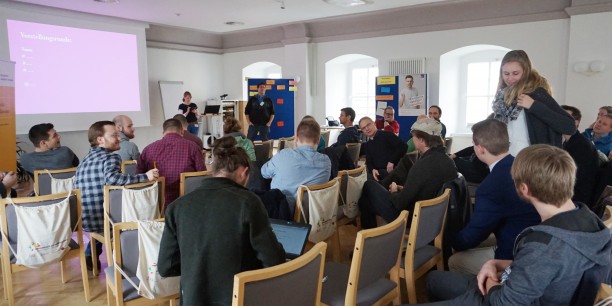 Zu Beginn des Barcamps stellen sich alle Teilgebenden kurz vor. Foto: © EAT