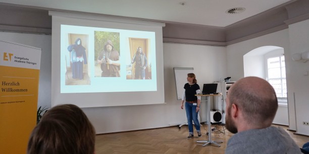 Einmal jemand anders sein und in verschiedene Rollen schlüpfen – Liverollenspiel als Methode der Jugendbildung. Foto: © EAT