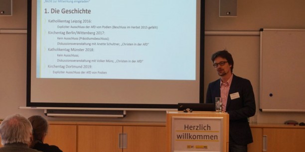 Thorsten Moos beim Vortrag an der EAT während der Tagung "Demokratie fragil" im März 2019. Foto: © EAT
