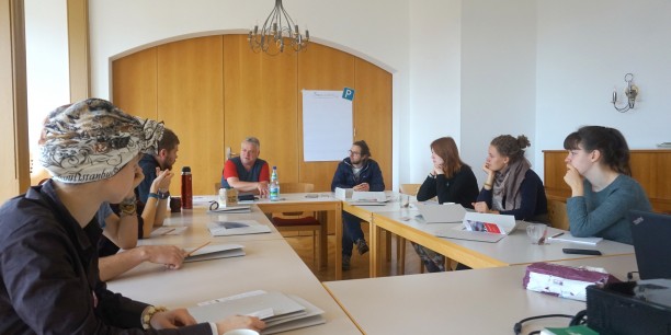 In gemeinsamen Gesprächsrunden diskutierten die Teilnehmenden über Antisemitismus und seine Erscheinungsformen. Foto: ©EAT