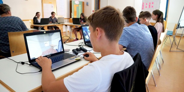 In Minecraft erstellten die Teilnehmenden eigene Dörfer und Gemeinschaftshäuser, in denen alle Platz fanden. Foto: © Désirée Reuther/ EAT