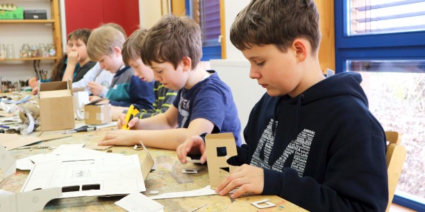 Nicht nur auf der Tastatur, auch beim kreativen Werkeln bewiesen die Minecraftler äußerstes Fingerspitzengefühl. Foto: ©Désirée Reuther/ EAT
