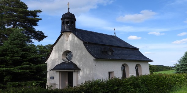 Nikolauskapelle Dörflas bei Schleiz. Foto: cc Aschroet/wikipedia