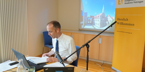 Gut 60 Tagungsgäste aus Unternehmen, Gewerkschaften, Politik, Verwaltung und Wissenschaft beteiligen sich an der Online-Diskussion zur Zukunft der Automobil- und Zulieferindustrie in Thüringen. Foto: © Kästner/EAT