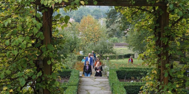 Auch Gespräche im Freien gehörten zum Programm. Foto: © EAT