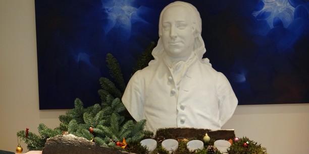 Adventsstimmung trotz allem. Unser Hauspatron Zinzendorf. Foto: © Zubarik/EAT