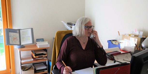 Blick ins Büro der Geschäftsführung: Petra Dolny fungiert als Schnitt- und Anlaufstelle für alle organisatorischen Belange der Akademie. Foto: © Zubarik/EAT