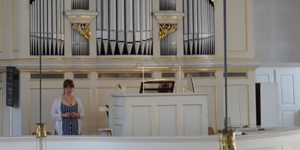 Die musikalische Gestaltung des Gottesdienstes übernahmen Leni Kästner (Gesang) und Johannes Richter (Orgel). Foto: © Zubarik/EAT