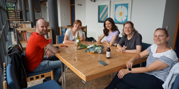 Abendliche Gespräche sind bei einer Klausur genauso wichtig wie die intensiven Arbeitsphasen tagsüber. Foto: © Zubarik/EAT