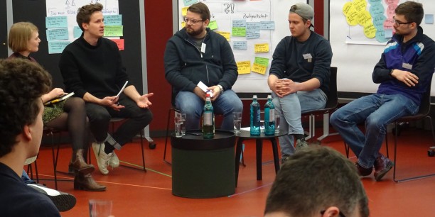 Zum Abschluss moderierte Ingo Dachwitz (netzpolitik.org, 2. v.l.) einen Dialog mit der Politik mit Ria Schröder (Junge Liberale), Marcin Tomasz Zielinski (Junge Union), Max Lucks (Grüne Jugend) und Paul Gruber (linksjugend). Foto: et