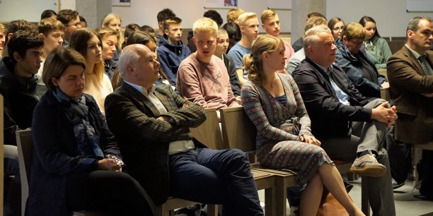 Mit Spannung wurde die Abschlusspräsentation der Schüler*innen aus Gotha und Coburg verfolgt. Foto: ©Désirée Reuther