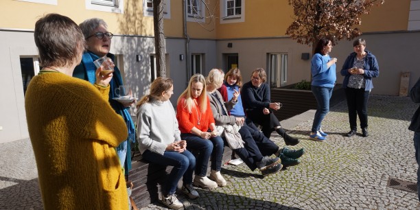 Auch in den Pausen gingen die Gespräche über Geschriebenes und Erlebtes weiter. Foto: (c) Zubarik/EAT