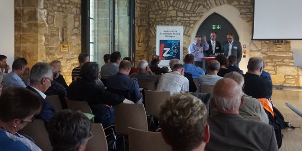 Gut besucht: Rund 80 Tagungsgäste diskutierten auf Einladung der Landeszentrale für Politische Bildung Thüringen und der Evangelischen Akademie Thüringen über das bedingungslose Grundeinkommen. Foto: ©Leni Kästner/EAT
