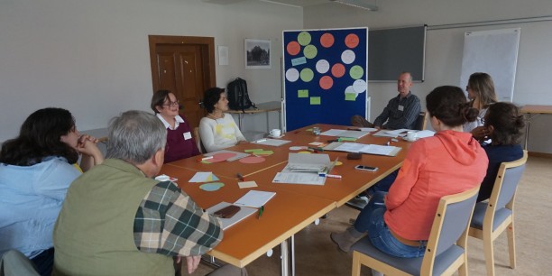 Drei Generationen und viele verschiedene interdisziplinäre Hintergründe versammelten sich an einem Tisch, um über Digitalisierung der Demokratie zu philosophieren. © Leni Kästner/EAT