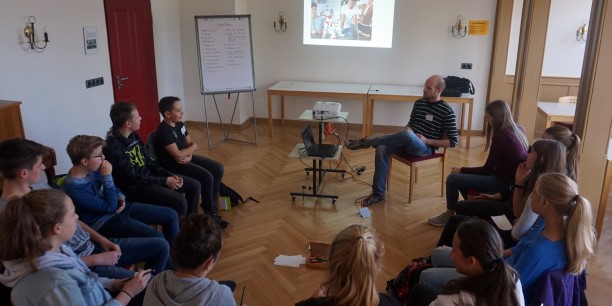 Welche Vor- und Nachteile haben Roboter als Kollegen? Und wie verändert KI die Arbeitswelt? Diese Fragen thematisierte Jan Grooten in seinem Workshop. Foto: ©EAT/Schweizer