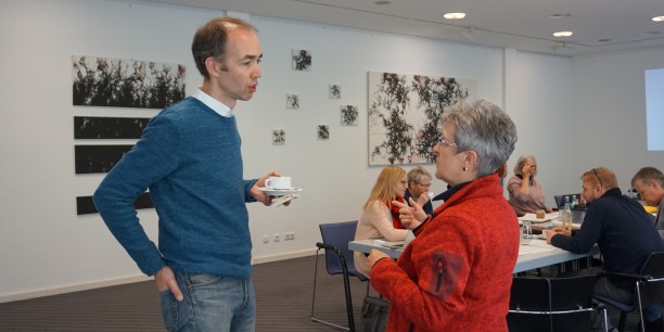 Zeit für kollegialen Austausch: Holger Lemme und Monika Gräf beim Pausengespräch. Foto: © EAT