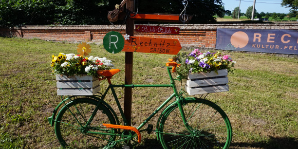 Innen und außen bunt und kreativ: Kultur.Kirche.Recknitz. Foto: (c) Vogler/EAT