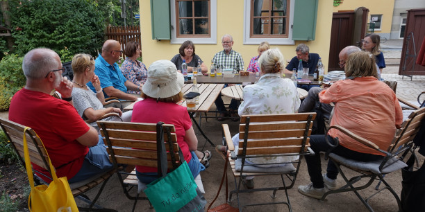 Kaum reichte der Tisch, noch die Zeit bei so vielen literarischen Funden. Foto: (c) Zubarik/EAT 