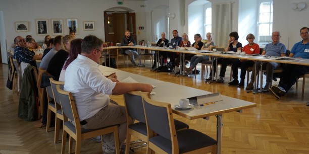 Die Einladung zu "Bilder tauschen" nahmen sowohl jüngere als auch ältere Menschen an. Foto: © EAT