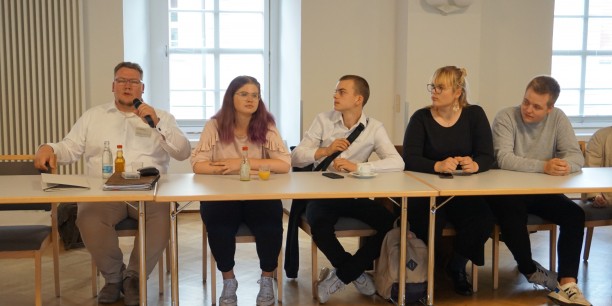 Beeindruckend: das Filmprojekt der Schülerinnen und Schüler der Ev. Gemeinschaftsschule Erfurt (li: Lehrer M. Ulonska). Foto: © EAT