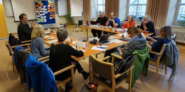 Engagiertes Arbeiten in kleiner Gruppe bei der Kurztagung "Tweet the Lord". Foto: © EAT