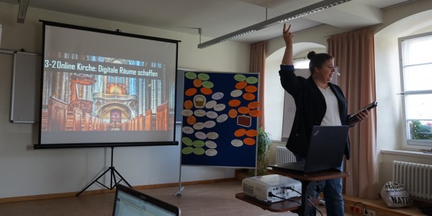 Stefanie Hoffmann sprach in ihrem Impulsvortrag unter anderem über digitale Räume der Kirche. Foto: © EAT