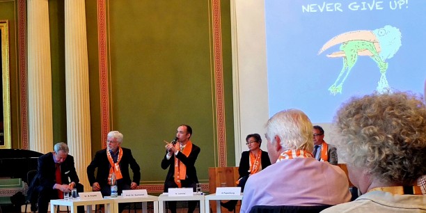 Beim Fachtag "Wirtschaften für den Menschen" moderierte Studienleiter Holger Lemme das Podium "Nachhaltig und gerecht - Ein frommer Wunsch?"