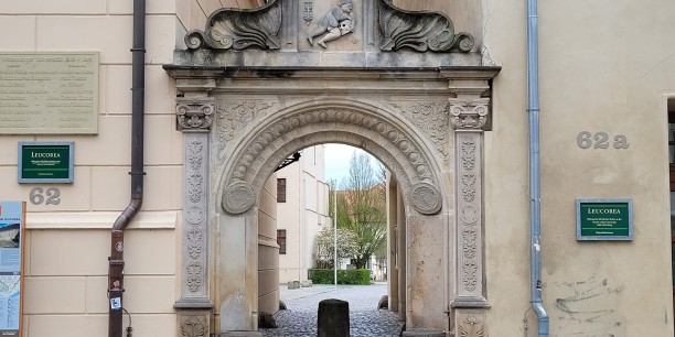 Eingangstor zur Leucorea in Wittenberg. Foto: © Kranich / EAT