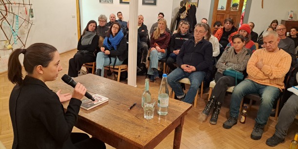 Psychologin und Verhaltenstherapeutin Katharina von Bronswijk stellte am 9. Januar 2024 ihr Buch "Klima im Kopf" in der Offenen Arbeit Erfurt vor. Foto: EAT/Fehlberg