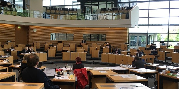 Die Anhörung des Ausschusses für Soziales, Arbeit, Gesundheit und Gleichstellung fand im Plenarsaal des Thüringer Landtags statt. Foto: (c) Holger Lemme/EAT.