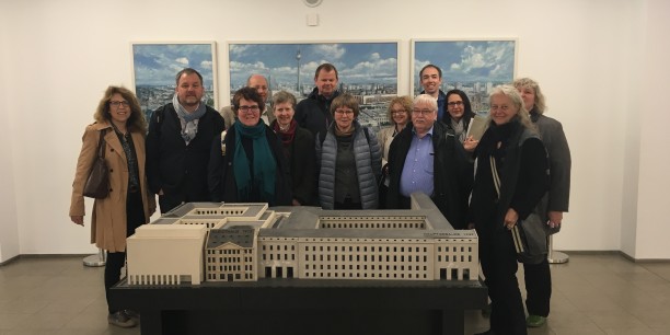 Viele Gesprächspartner auf engem Raum: In Berlin sprach der Bundesausschuss mit Experten vom Deutschen Institut für Wirtschaftsforschung, der Gewerkschaft ver.di und dem Bundesministerium für Arbeit und Soziales. Foto: © Holger Lemme