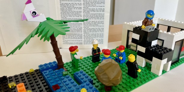 Schöpfungsgeschichte aus Legosteinen. Foto: (c) Möller/EAT