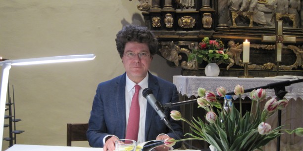 Der Autor Christian Meyer-Landrut liest ergreifende Textausschnitte aus seinem Buch "Deserta". Foto: © Sabine Zubarik/EAT