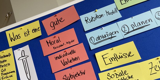 Was eine gute Entscheidung ist, wurde beim Jugendpolitischen Workshop philosphisch und sozialwissenschaftlich auseinandergenommen. Foto: © Schreiter/EAT