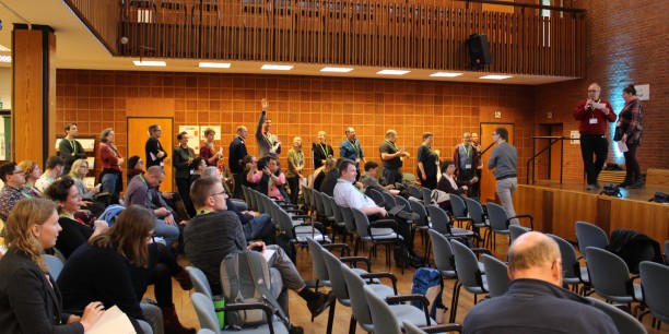 In einer langen Schlange standen all diejenigen an, die eine Session anzubieten hatten. Foto: © EAT