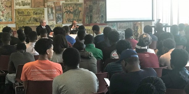 Prof. Dr. Michael Haspel und Prof. Dr. Aaron Parker zum  Podiumsgespräch am Morehouse College in Atlanta. © Goethe-Zentrum Atlanta 