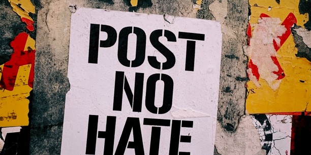 Welche pädagogischen Handlungsmöglichkeiten gibt es gegen Online-Hass? - Darum drehte sich ein gemeinsamer Fachtag Thüringer Bildungseinrichtungen. Foto: Jon Tyson bei Unsplash