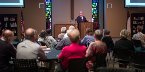 Etwa 100 Gäste waren in die Northway Christian Church gekommen, um den Vortrag von Prof. Dr. Michael Haspel zu hören. Foto: ©Hanns Christian Hanebeck