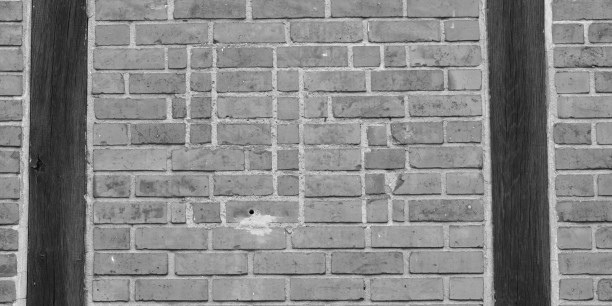 Unkenntlich gemachtes Hakenkreuz an der Mauer der Lutherkirche Wellingsbüttel. Foto: © Mechthild Wilhelmi