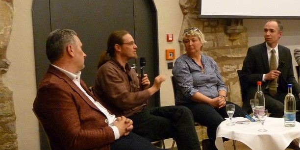 Mit rund 50 Gästen diskutierten Heiko Rittweger, Uwe Flurschütz und Anett Kulka-Panek (v.l.n.r.) aus Erfurt über konkrete Schritte für mehr Nachhaltigkeit. Foto: © EAT.