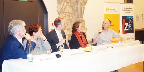 Thilo Hoppe, Brot für die Welt, Annelie Buntenbach, DGB-Bundesvorstand, Holger Lemme, Evangelische Akademie Thüringen, Klimaaktivistin Dothee Häußermann und Prof. Dr. Stephan Lessenich (v.l.n.r.), diskutierten auf dem Podium. Foto: © Leni Kästner/EAT
