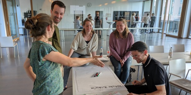 Im Gespräch über Menschenrechte in der politischen Bildung. Foto: © Anne Jordan